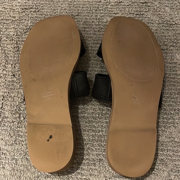 2 for $68 - TOMS Ortholite Vegan Slides - Picture 4 of 5